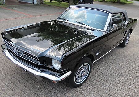 Ford Mustang Cabrio Triple Black 200cui