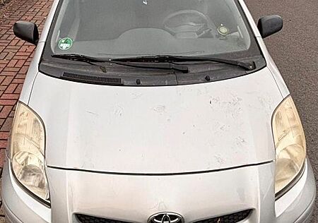 Toyota Yaris 1,0-l - AHK - TÜV 5/2027