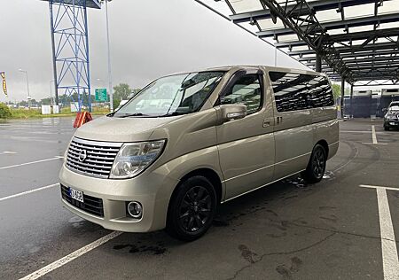 Nissan NV300 Elgrand 3.5 LPG Xenon TV etc.