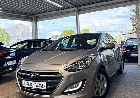 Hyundai i30 blue Trend 1.4 *Navi*Klima*Kamera