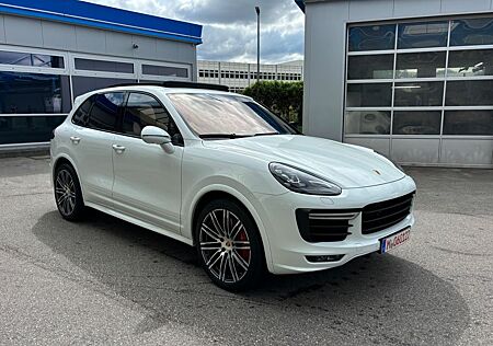 Porsche Cayenne GTS Sport-Desing Individual