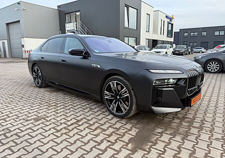 BMW M760 7 e xDrive *TV *B&W* PANO