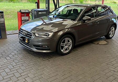 Audi A3 1.6 TDI Ambiente Sportback Ambiente