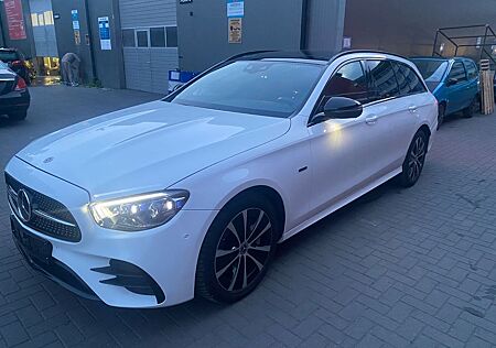 Mercedes-Benz E 300 T-Modell de/ AMG LINE/PANORAMA
