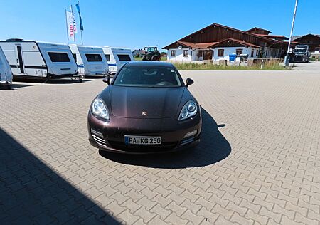 Porsche Panamera 4