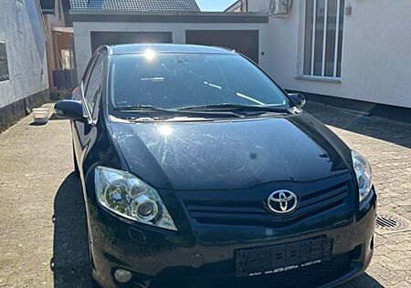 Toyota Auris 1.4 -