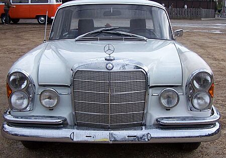 Mercedes-Benz 230