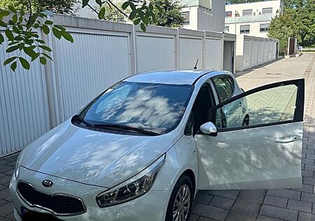 Kia Cee'd Ceed | EZ 2013 | 125.000 km | TÜV NEU