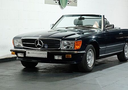 Mercedes-Benz 380 SL in schöner Farbkombination!