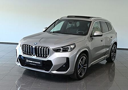 BMW iX1 30 xDrive M Sport AHK Pano 22KW HUD M-Bremse