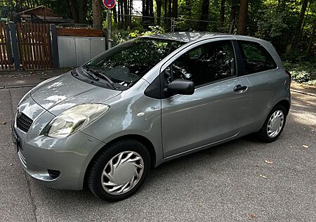 Toyota Yaris Cool -I HAND