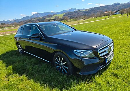 Mercedes-Benz E 220 d 4MATIC T Autom. -