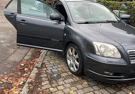 Toyota Avensis Combi 2.0-l-VVT-i