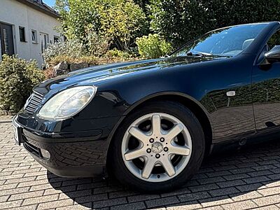 Mercedes-Benz SLK 200 Cabriolet (schwarz)