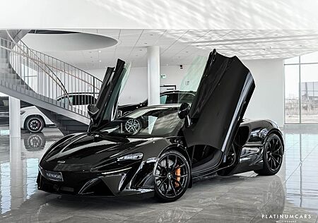 McLaren Artura 680hp / Technology / B&W / Low km
