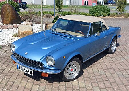 Fiat 124 Spider Pininfarina Europa Oldtimer