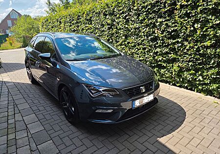 Seat Leon FR Black Matt DSG AHK PANO BEATS VC ACC GJR