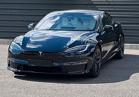 Tesla Model S Plaid 1020 HP R21 Wheels 1 Hand