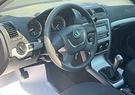 Skoda Octavia Combi Ambiente PDC AHK