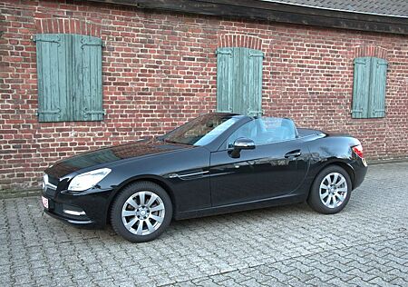 Mercedes-Benz SLK 200 K *AT*NAVI*KL*PANORAMA*PDC*MB SCHECKHEFT