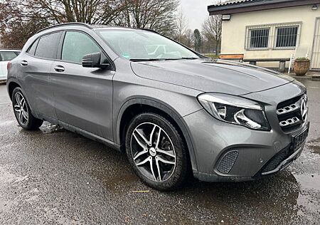 Mercedes-Benz GLA 200 GLA -Klasse Urban Night-Paket