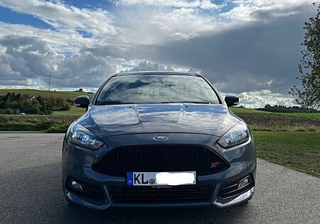 Ford Focus 2,0 EcoBoost ST Leder-Sport-Paket ST