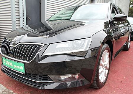 Skoda Superb COMBI STYLE 4x4 AUTOMATIK KLIMA NAVI AHK