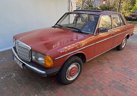 Mercedes-Benz 240 W123 240D