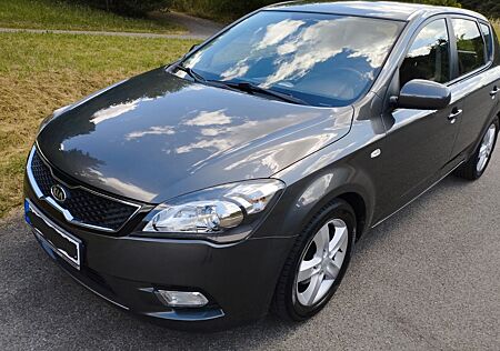 Kia Cee'd 1.6, Edition7, Standheizung, Winterräder..