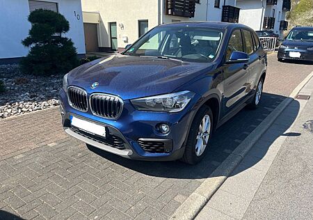BMW X1 xDrive20i Automatik Navi/HUD TOP!!!