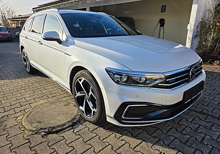 VW Passat Variant Volkswagen Passat Var GTE AHK Matrix LenkHz Memory el.Heck