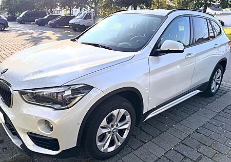 BMW X1 gebraucht kaufen BMW X1 xDrive20d Sport Line 190PS Glasdach Leder