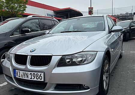 BMW 318i -