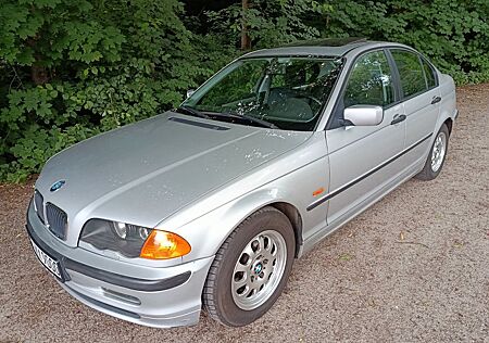 BMW 318i Xenon Automatik Schiebedach Limousine elFH