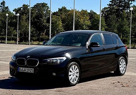 BMW 116i - Navi Klimaaut. SHZ PDC 8-fach Service Neu