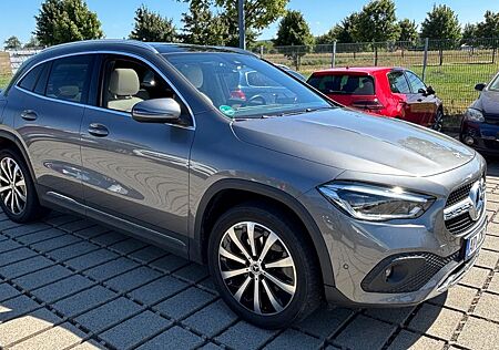 Mercedes-Benz GLA 250 e DCT Hybrid