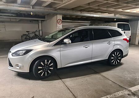 Ford Focus 2,0TDCi 120kW PowerSh. Champions Ed. T...