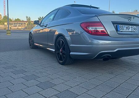 Mercedes-Benz C 200 Coupé | AMG-Paket | Panorama | 8- Fach bereift