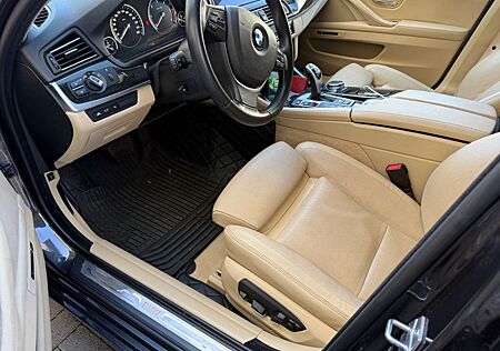 BMW 530d xDrive Touring A Luxury Line Luxury Line