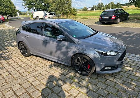 Ford Focus 2,0 EcoBoost ST Leder-Sport-Paket ST