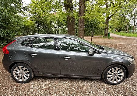 Volvo V40 T3 -