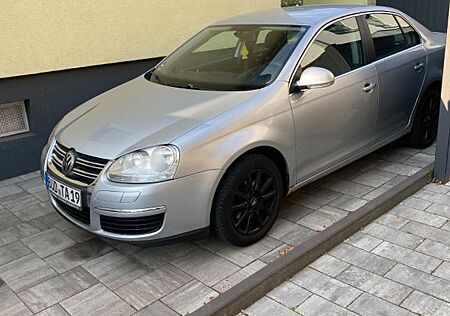 VW Jetta Volkswagen 1.6 FSI Comfortline 6 Gang