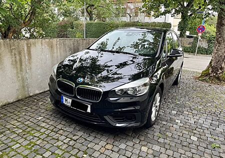 BMW 216d Active Tourer Sommer/Winterreifen auf Alu