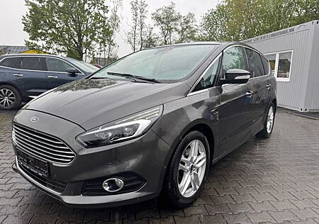 Ford S-Max Titanium