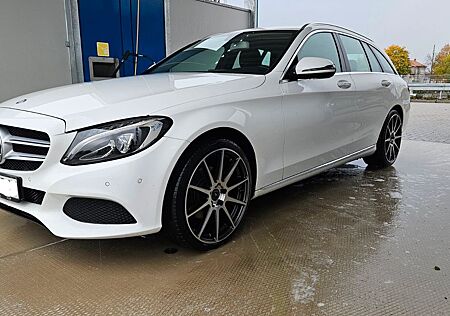 Mercedes-Benz C 220 d T Autom. 8-Fach 19Zoll AHK Kamera