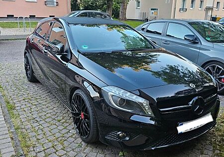 Mercedes-Benz A 200 mit Sternenhimmel