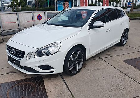 Volvo V60 Kombi R-Design- Tüv Neu-Festpreis-