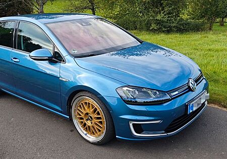 VW Golf Volkswagen e- Top Zustand