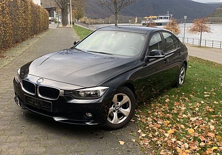 BMW 320d Lim. 2. Hand/Scheckheft/Navi/sehr gepflegt