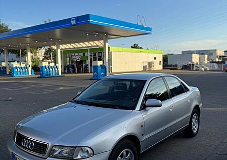 Audi A4 2.6 -V6